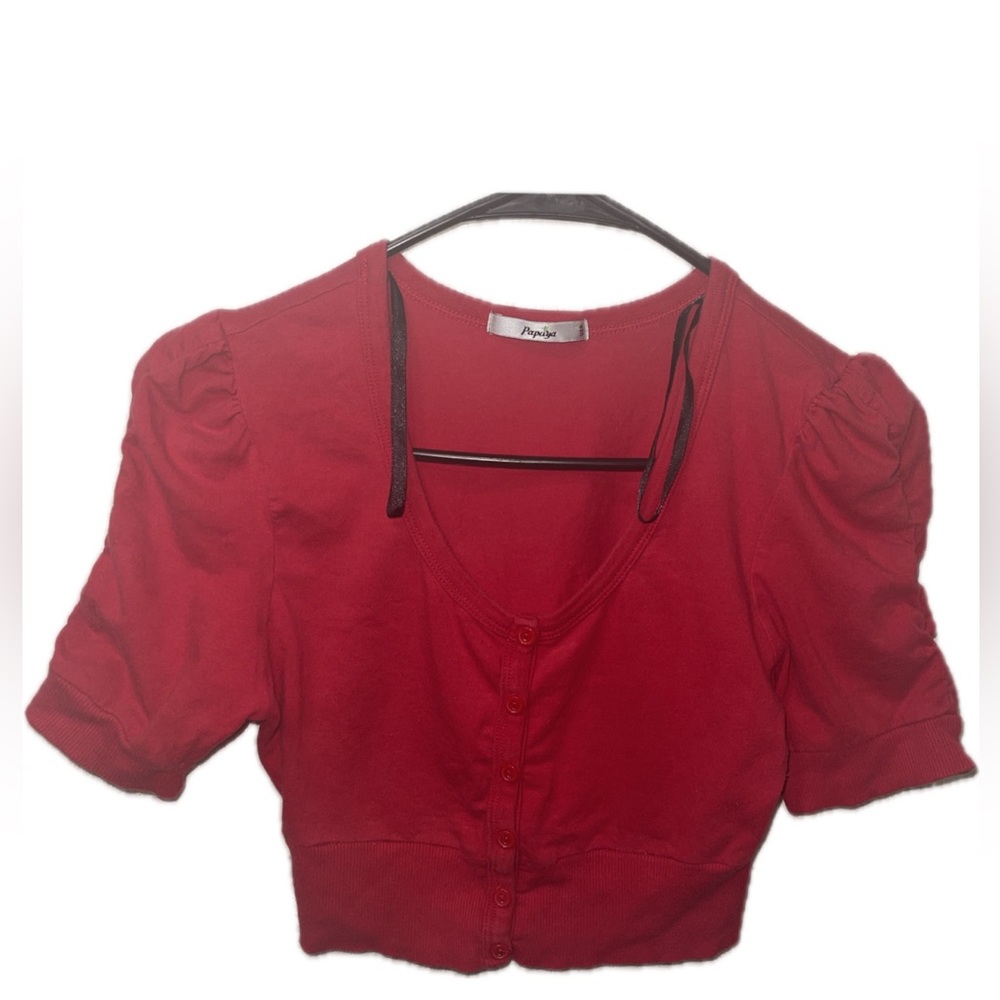 This garment measures 14.5inches long, 12.5 wide and its sleeves measure 8.2inch